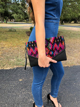 Load image into Gallery viewer, Guatemalan Perla Crossbody